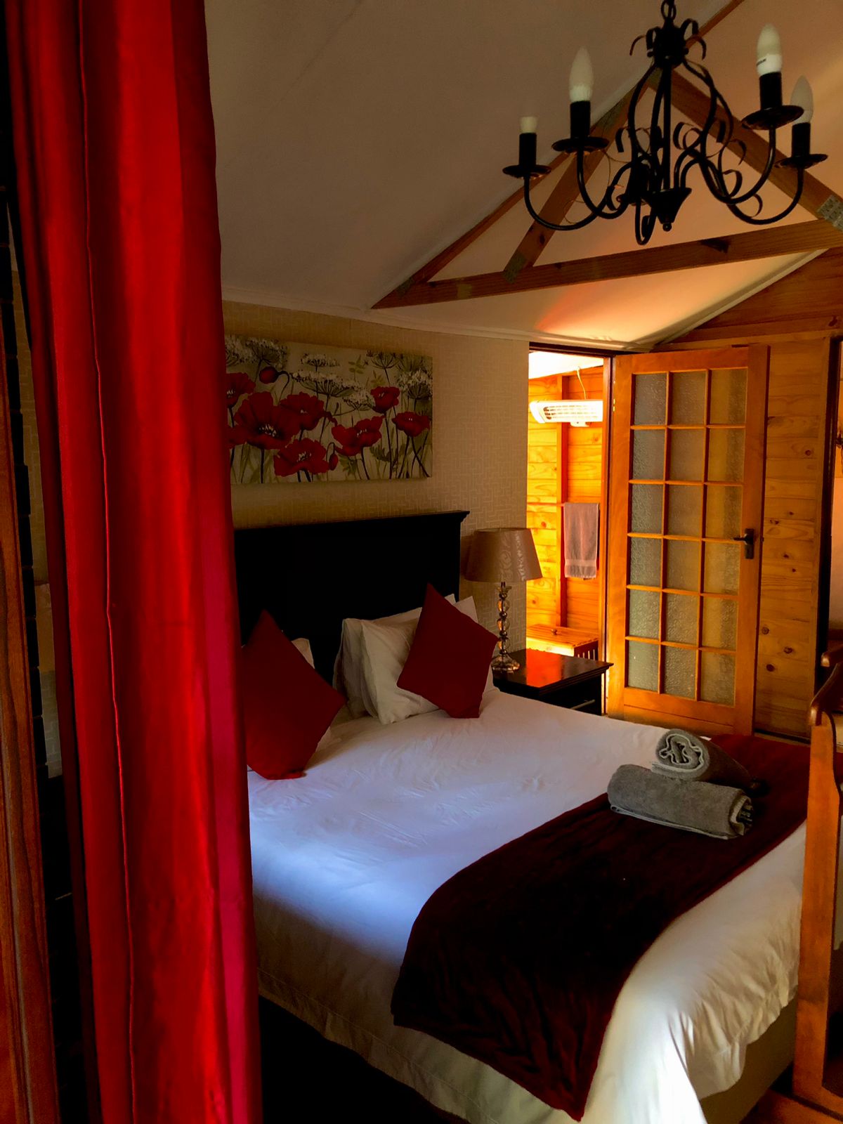 Marula-main-log-cabin-bed-and-breakfast-house-on-york