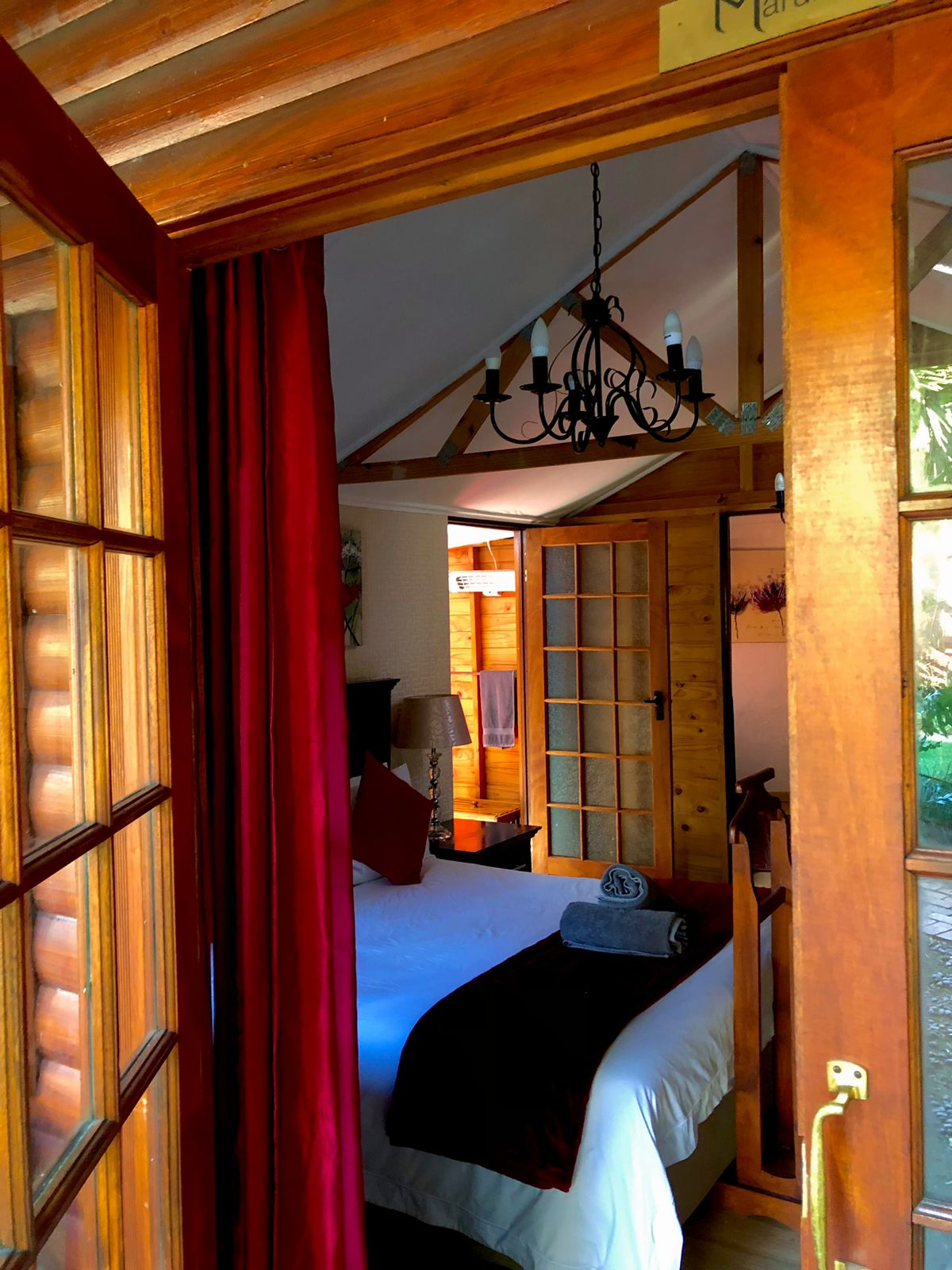 Marula 3-main-log-cabin-bed-and-breakfast-house-on-york